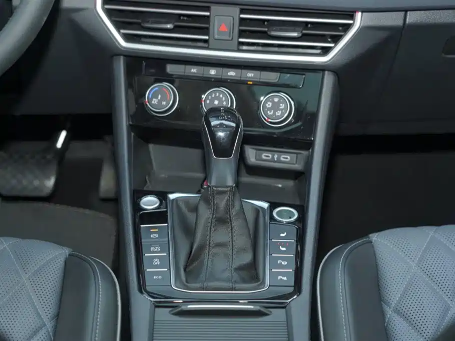 Volkswagen Sagitar 2023 300TSI DSG Surpassing Edition фото 21