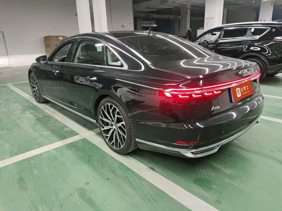 Фото 8 - Audi A8