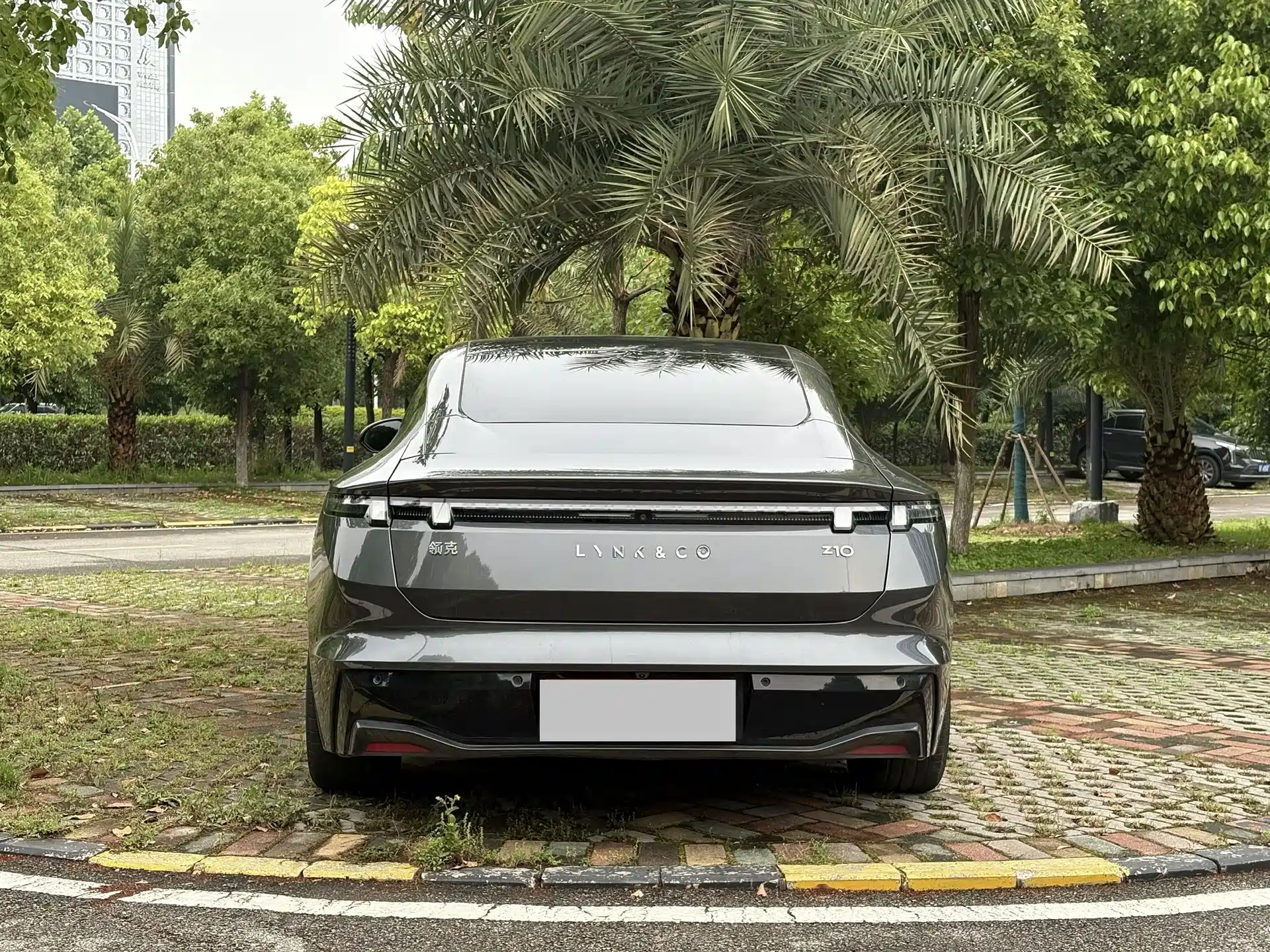 صورة 15 - Lynk & Co Z10