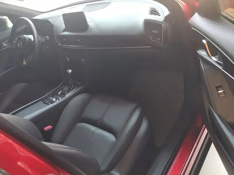 Фото 8 - Mazda CX-4