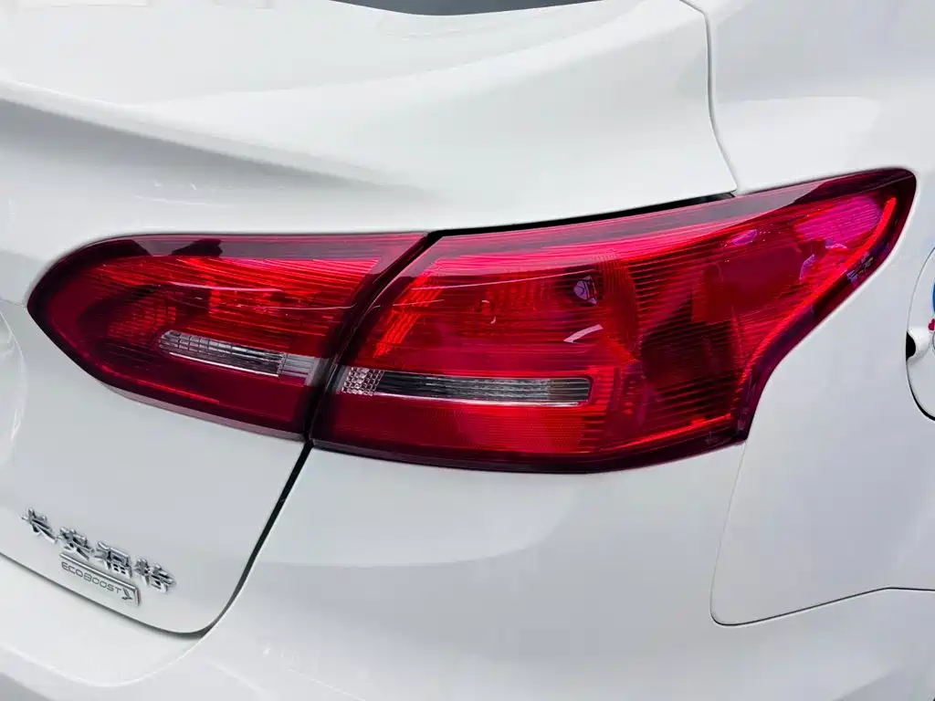 Photo 12 - Ford Focus