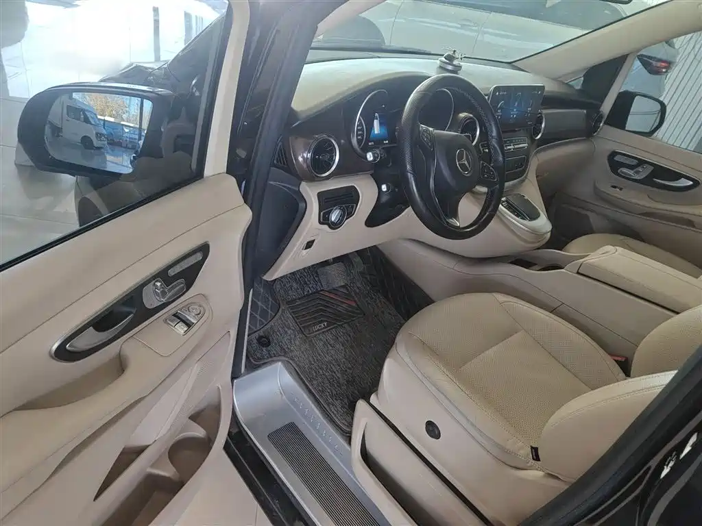 Mercedes-Benz V-Class 2020 V 260 Navigator Edition фото 13