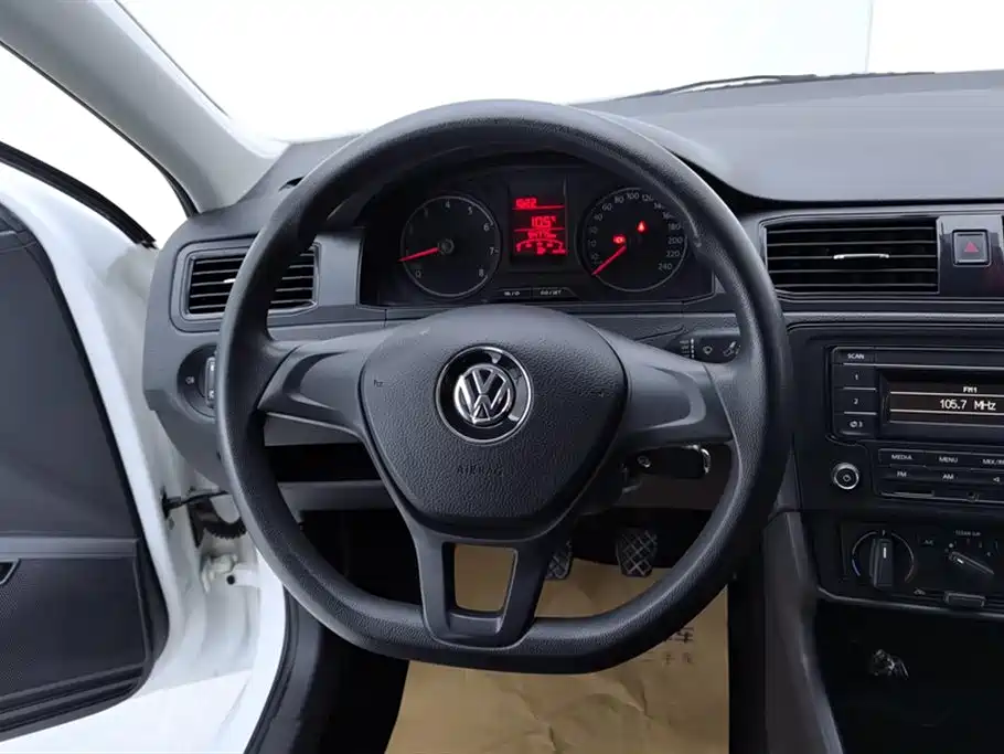 VOLKSWAGEN SANTANA