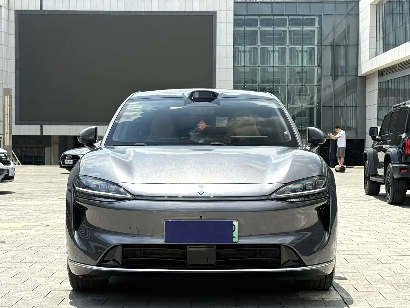 Фото 2 - Zhijie Luxeed R7