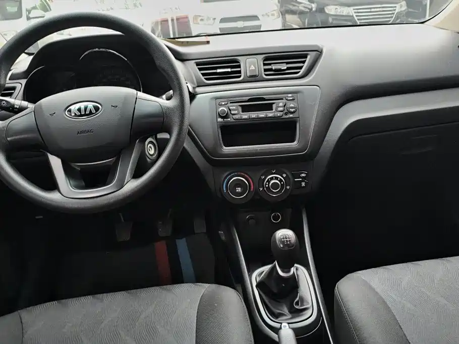 Kia K2 2013 2012 Sedan 1.4L MT GLS Commemorative Edition