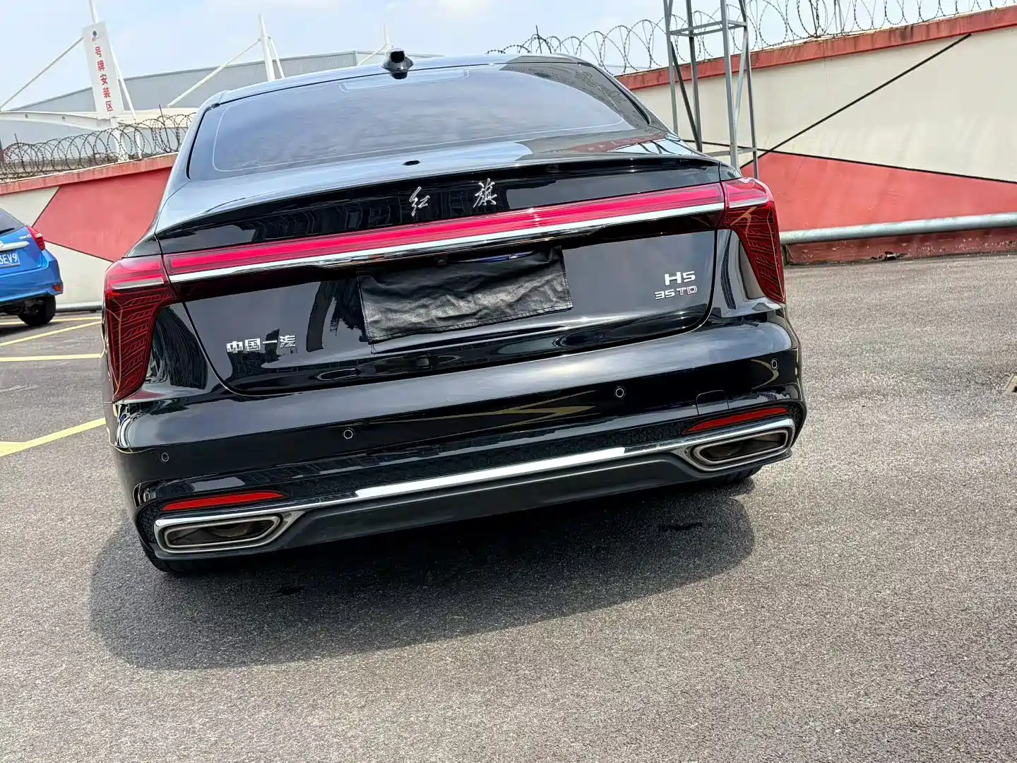 Фото 8 - Hongqi H5