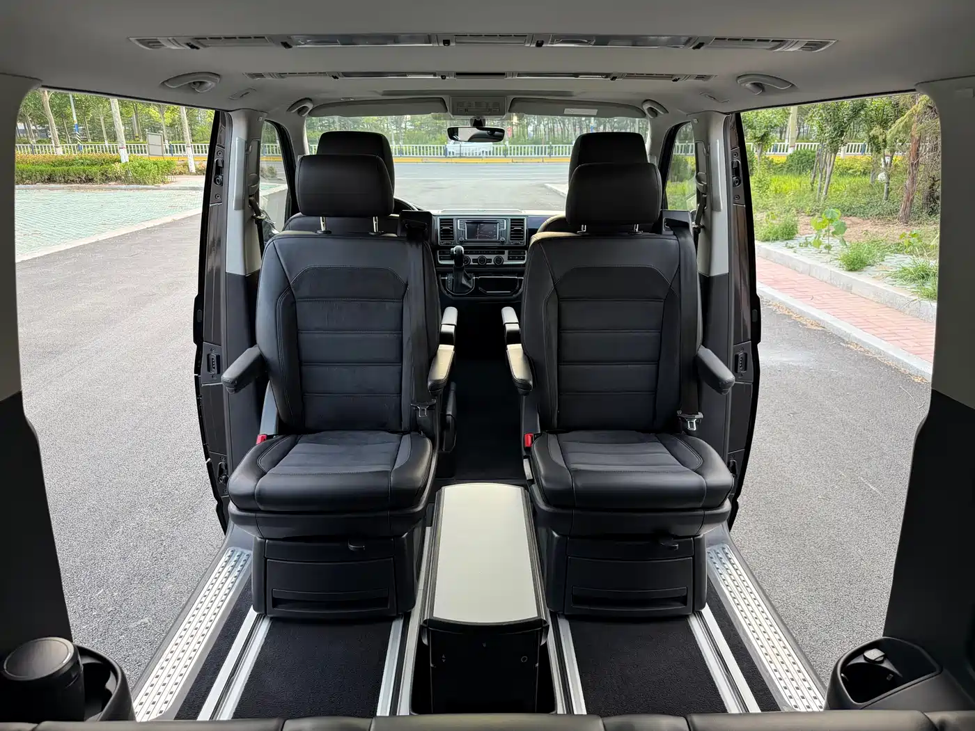 Volkswagen Multivan 2018 2.0TSI 4WD Premium Edition 7-Seater фото 23