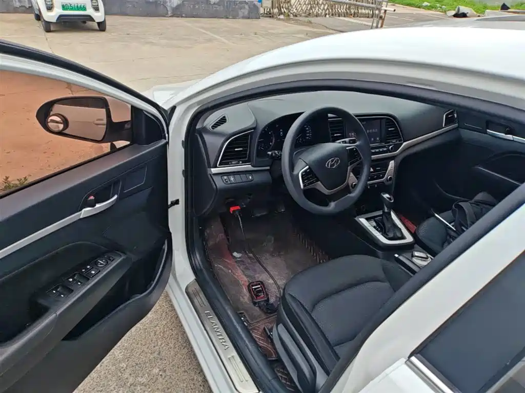 Hyundai Elantra 2016 Model 1.6L Automatic Smart Elite фото 16