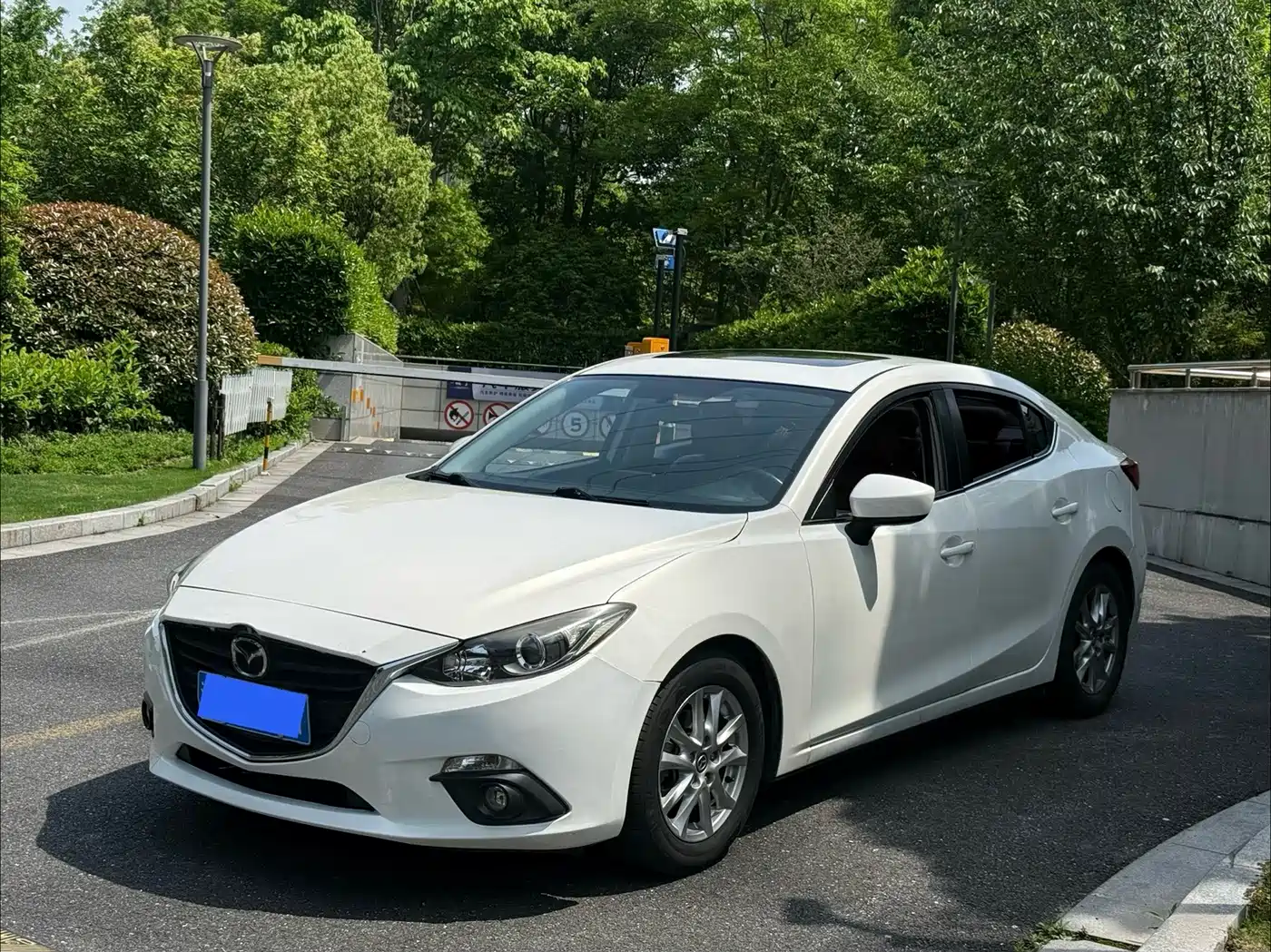 Mazda Mazda 3 2014 2014 Sedan 1.5L Automatic Luxury