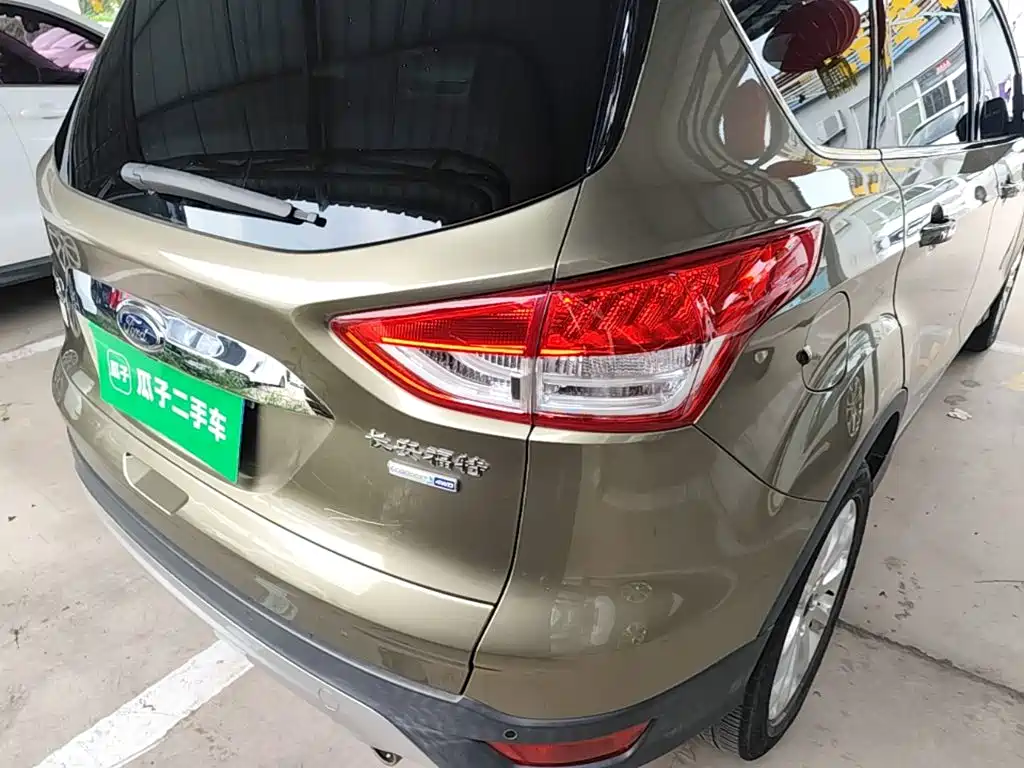 Фото 24 - Ford Kuga