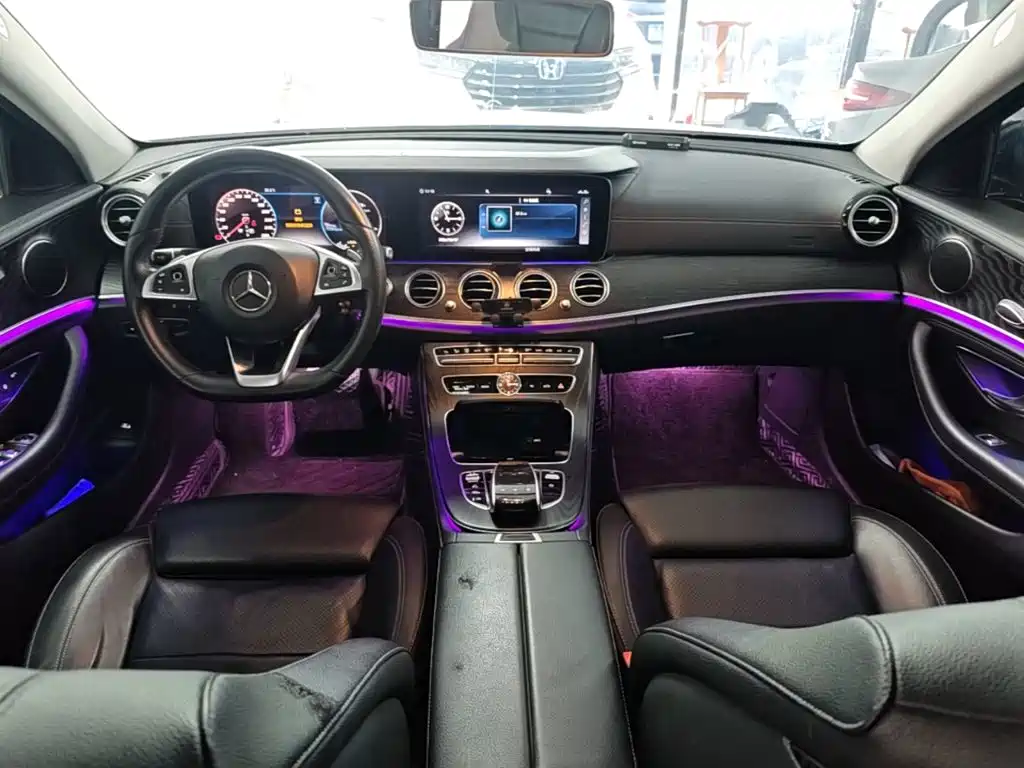 صورة 10 - Mercedes-Benz E-Class