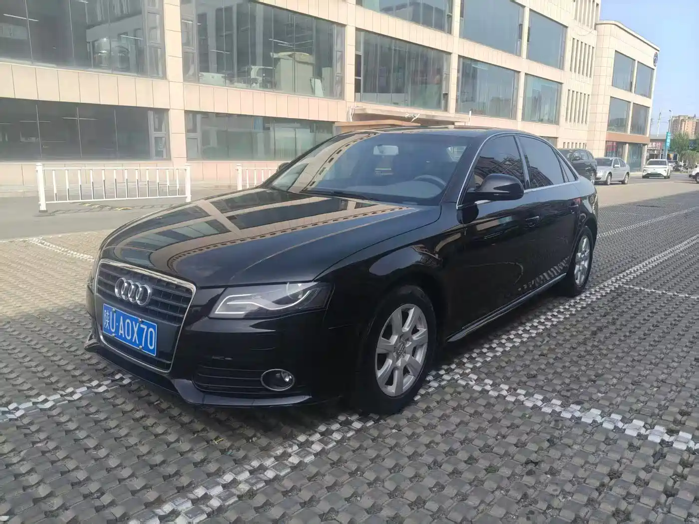 Audi A4L 2010 2.0 TFSI Standard фото 3
