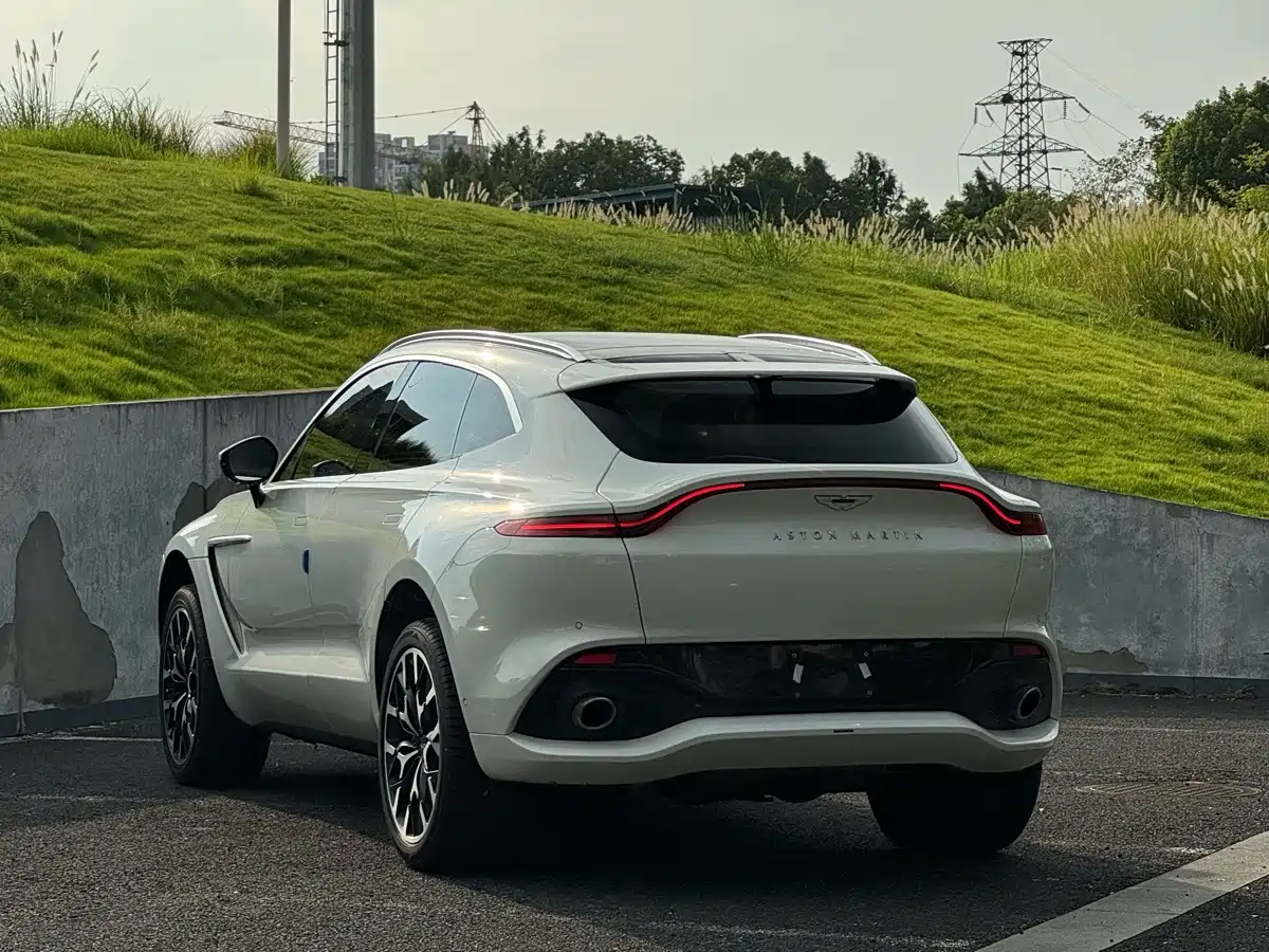 Aston Martin DBX 2022 2022 3.0T STRAIGHT-SIX