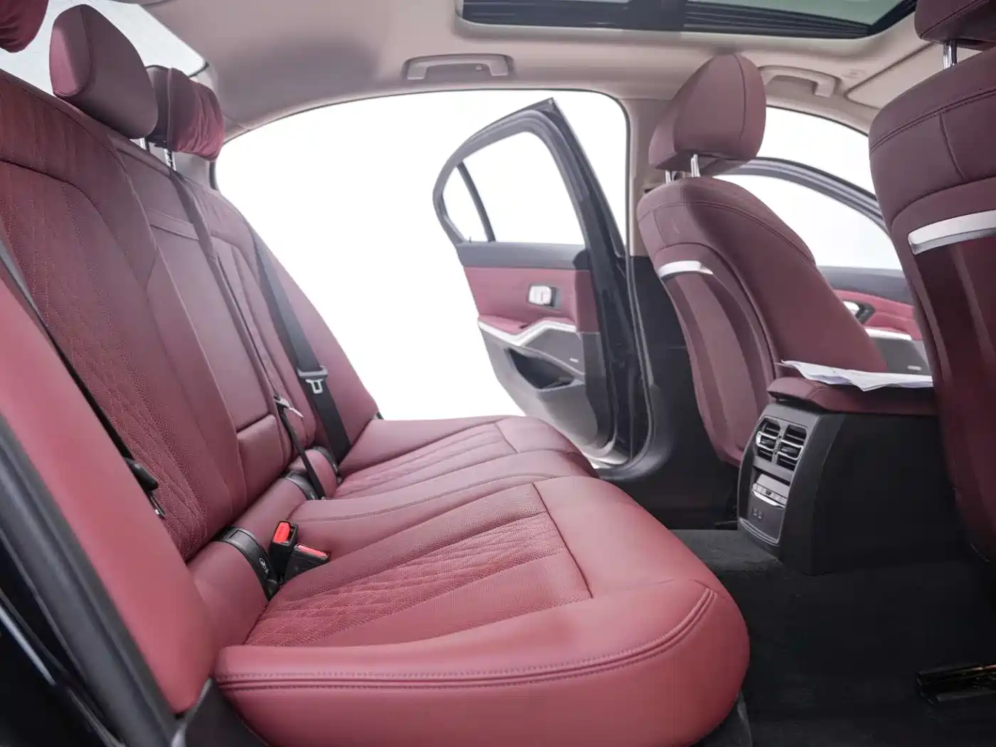 BMW 3 Series 2023 325Li M Sport Black Night Package фото 23