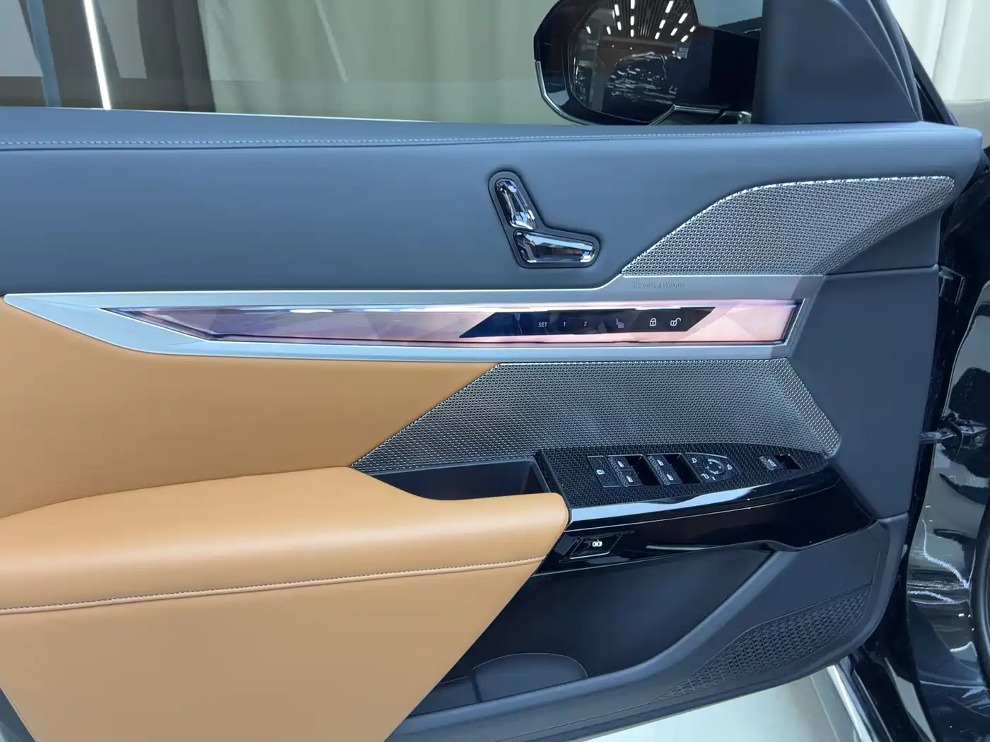 BMW 7 Series 2023 Model 735Li M Sport Package фото 9