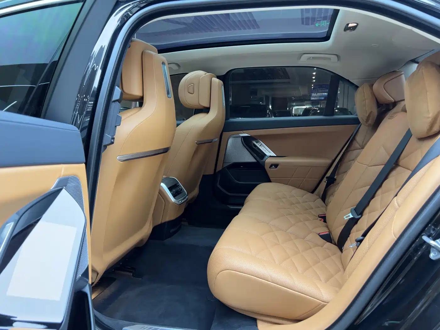 BMW 7 Series 2023 Model 735Li M Sport Package фото 8