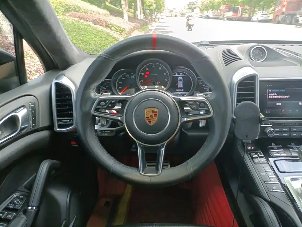 Porsche Cayenne 2016 Cayenne Platinum Edition 3.0T фото 3