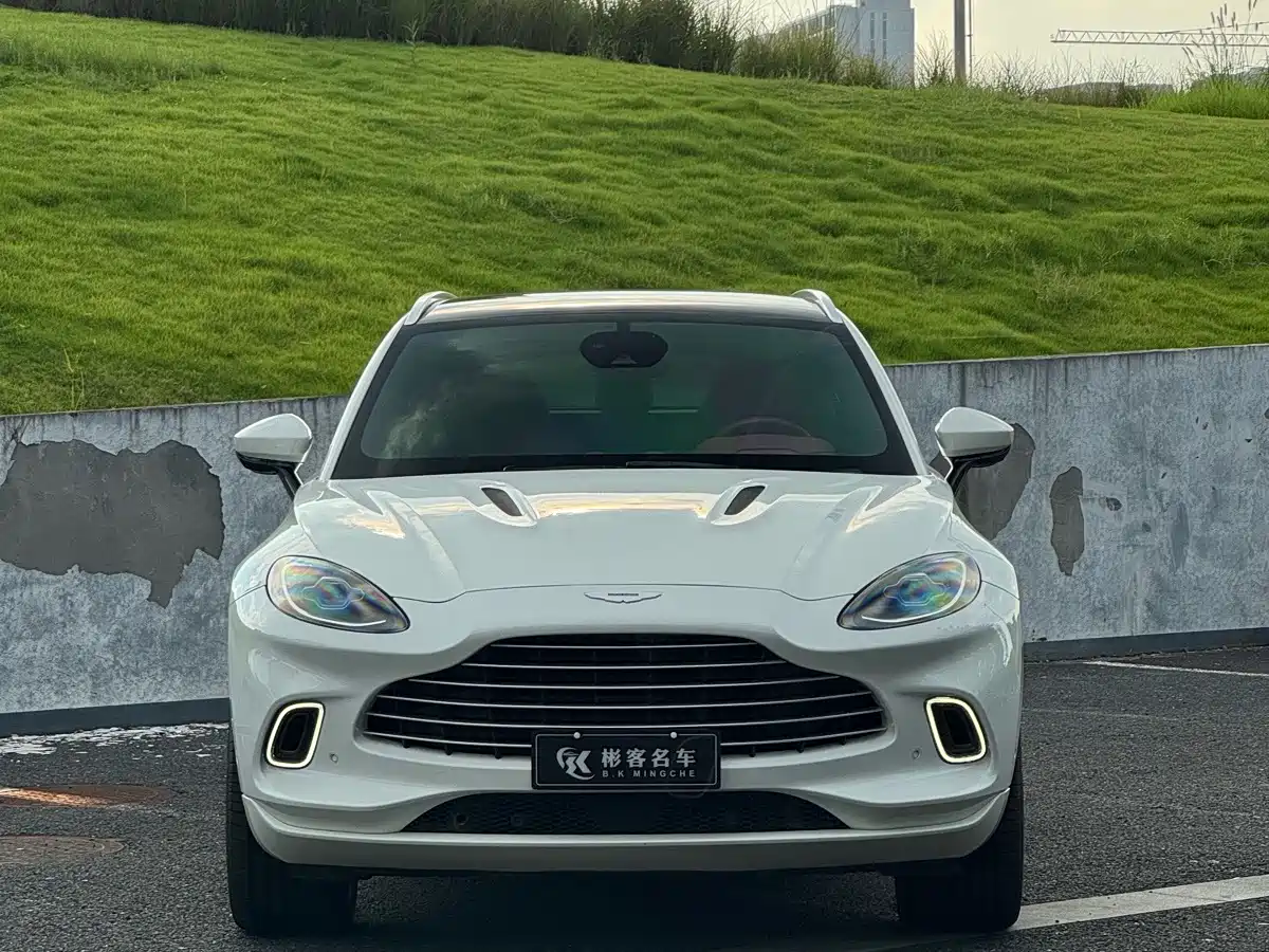 Aston Martin DBX 2022 2022 3.0T STRAIGHT-SIX