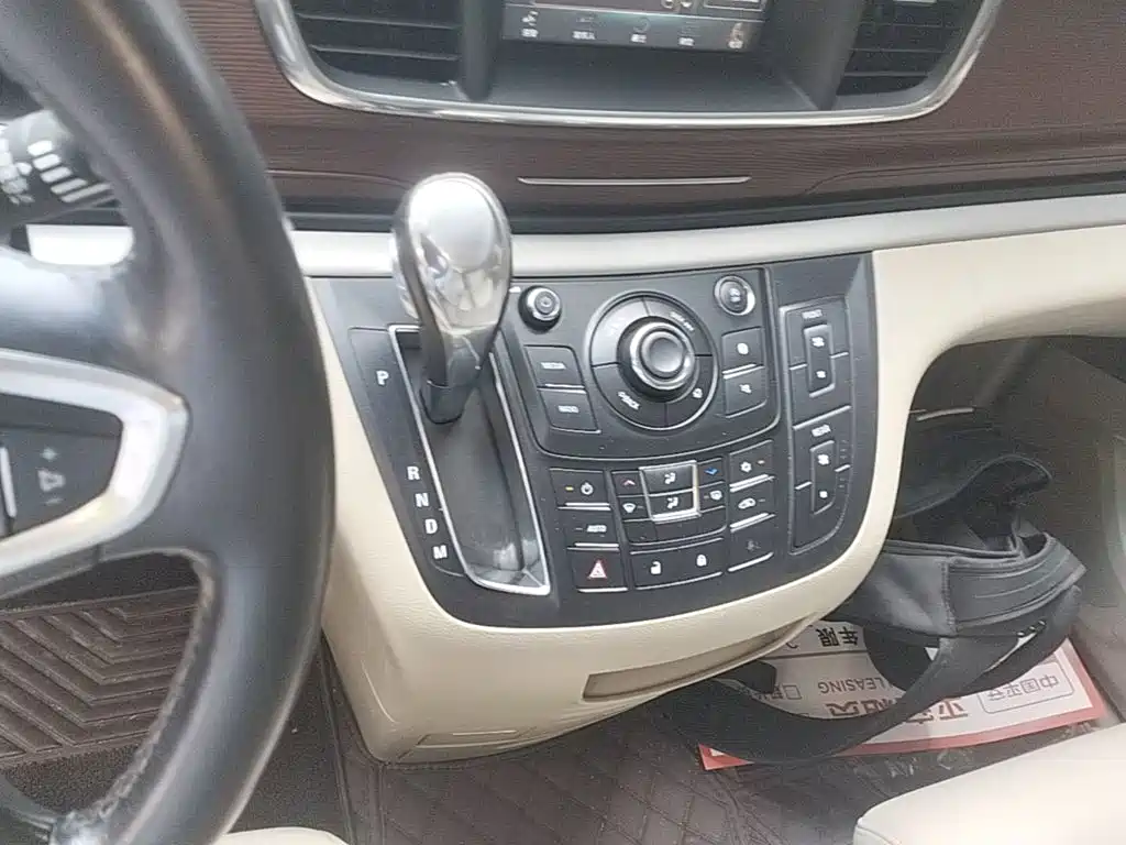 Фото 14 - Buick GL8