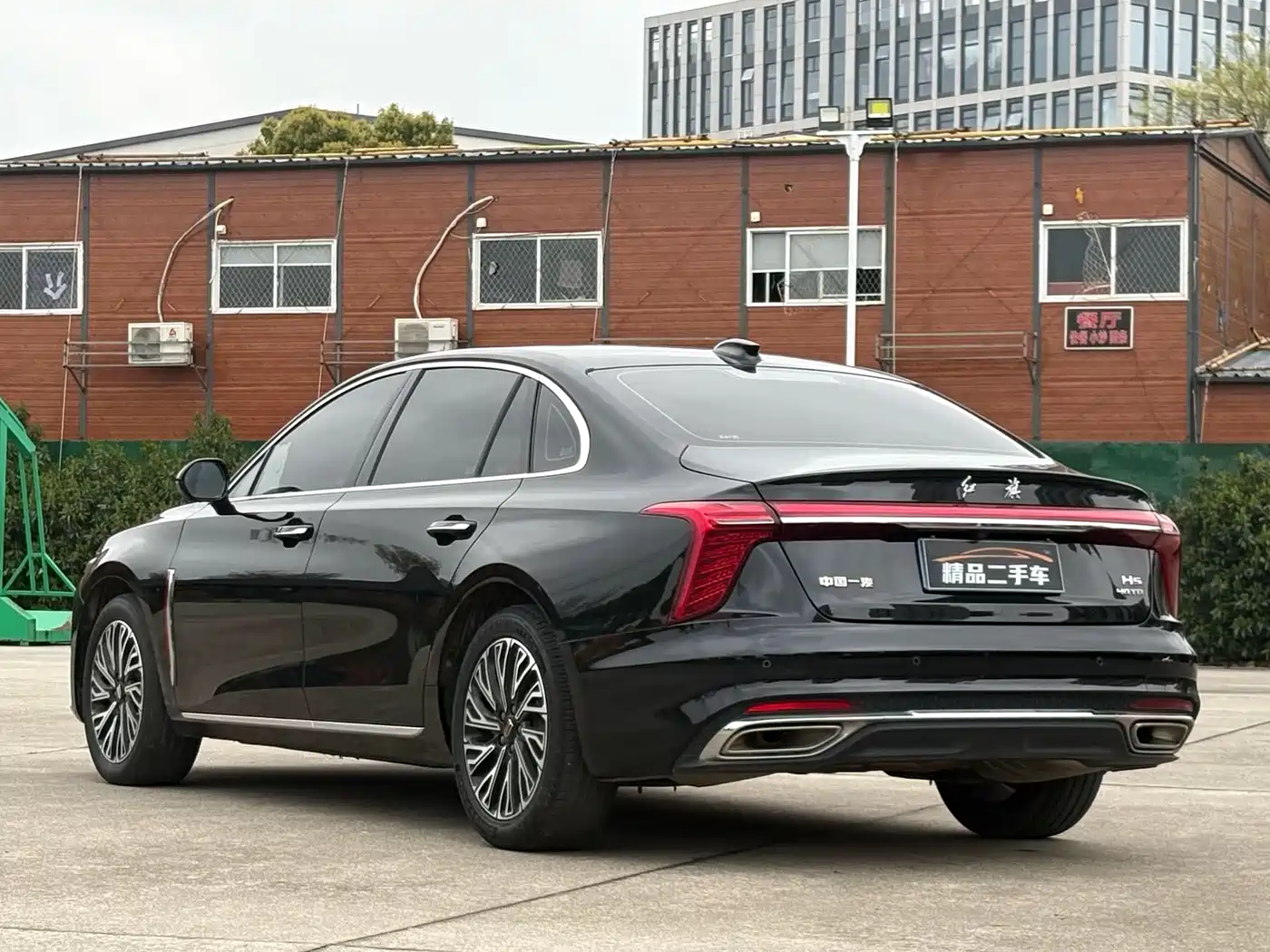 Hongqi H5 2025 2.0T Automatic Flag Celebration 500,000 Units Anniversary Edition фото 17