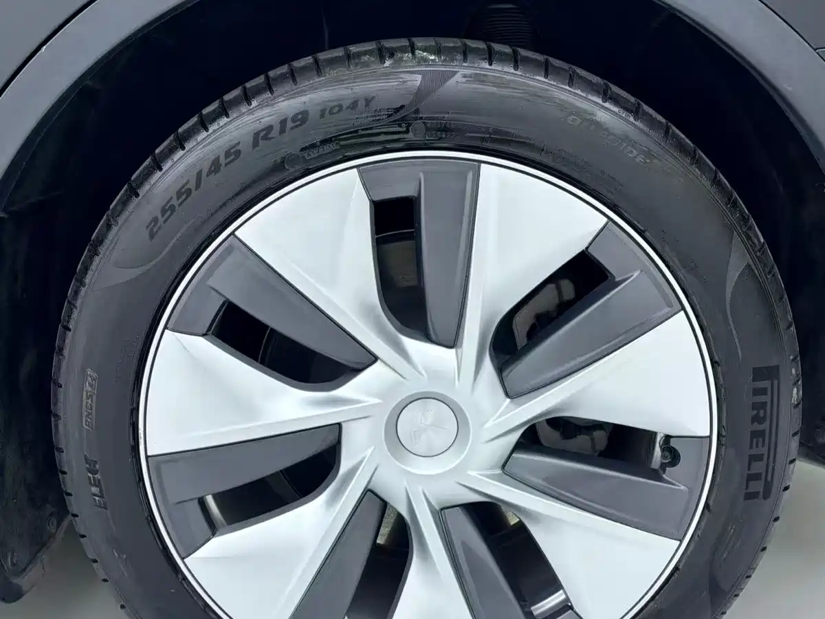 Фото 14 - Tesla Model Y