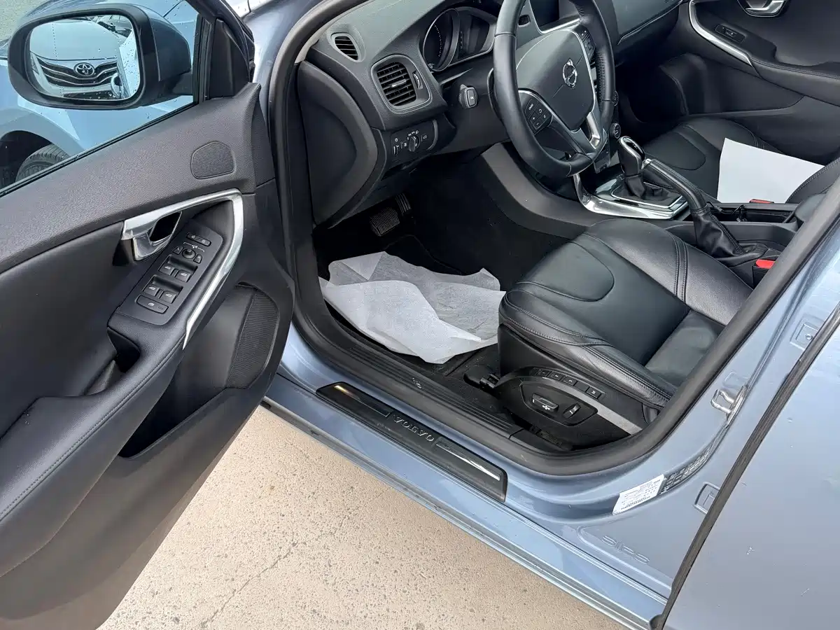 Volvo V40 2017 2018 T3 Inscription Edition