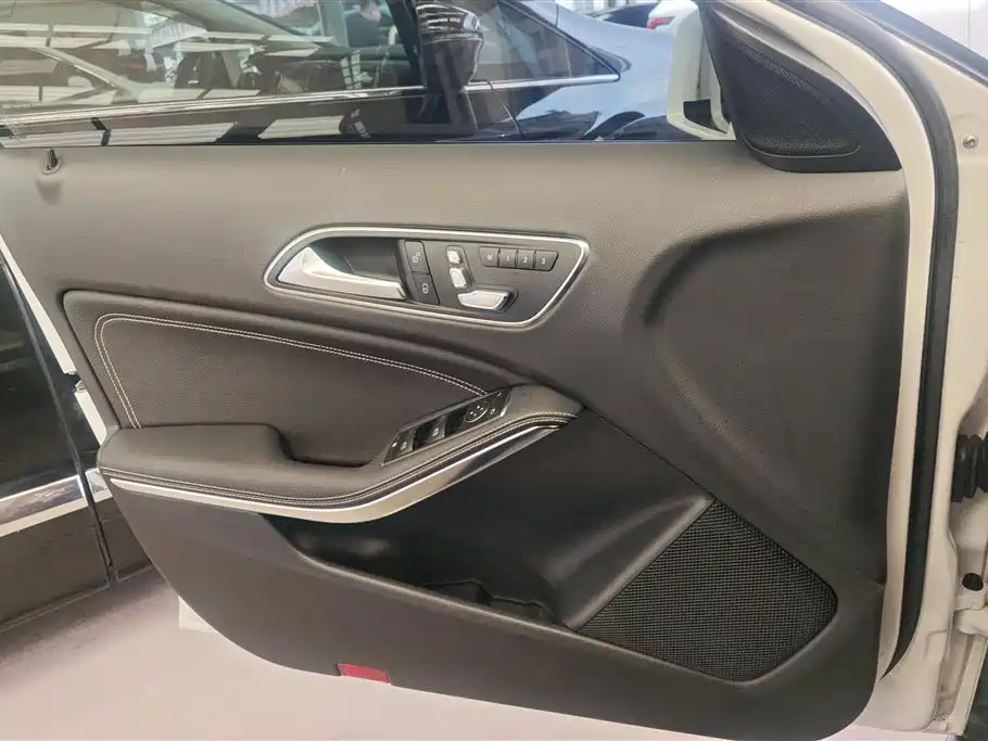 Mercedes-Benz GLA 2018 GLA 200 Dynamic фото 7