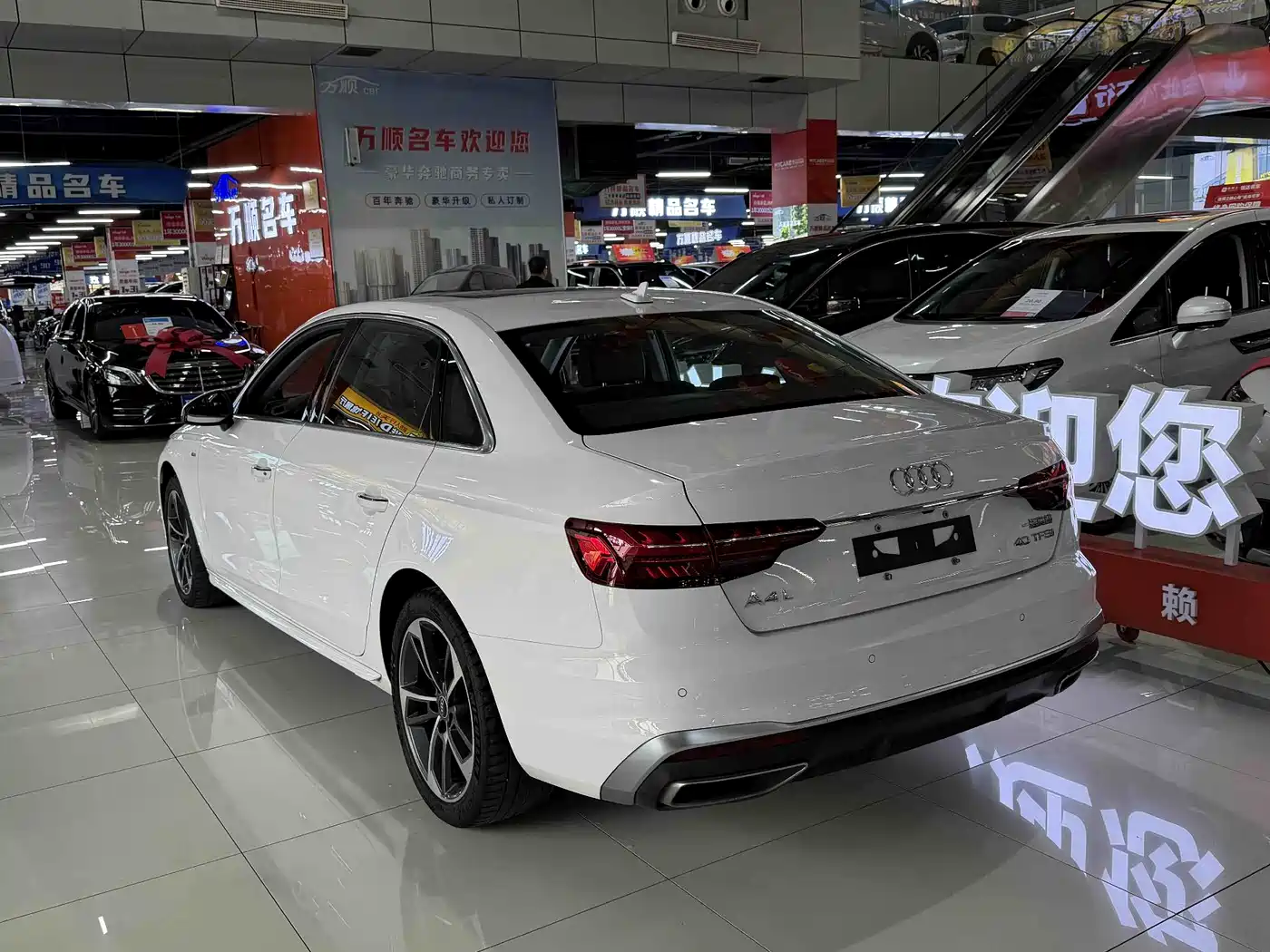 Audi A4L 2023 40 TFSI Fashion Dynamic фото 16