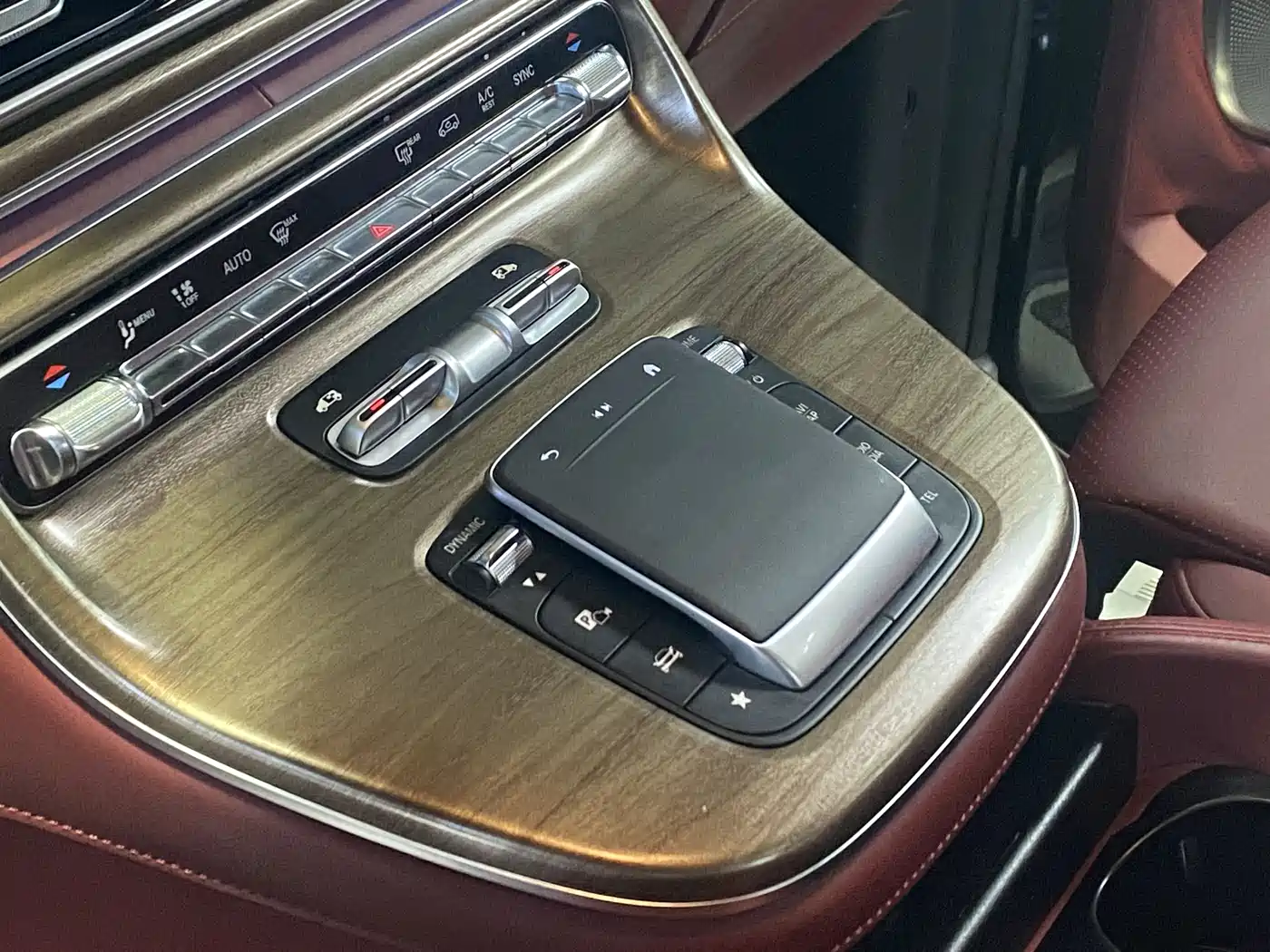 Mercedes-Benz V-Class 2024 V 300 L Long Wheelbase Luxury Edition фото 5