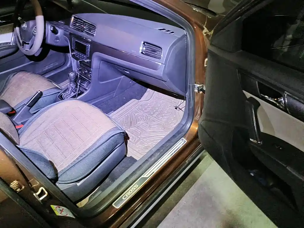 Volkswagen Gran Lavida 2015 2014 1.6L Auto
