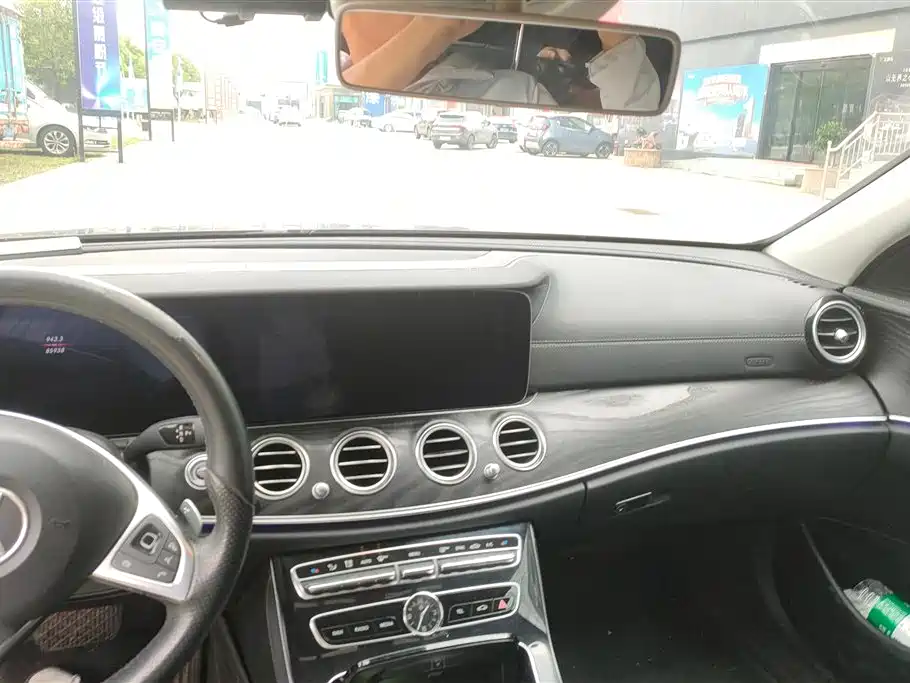 Mercedes-Benz E-Class 2016 E 200 L Sport Type фото 12