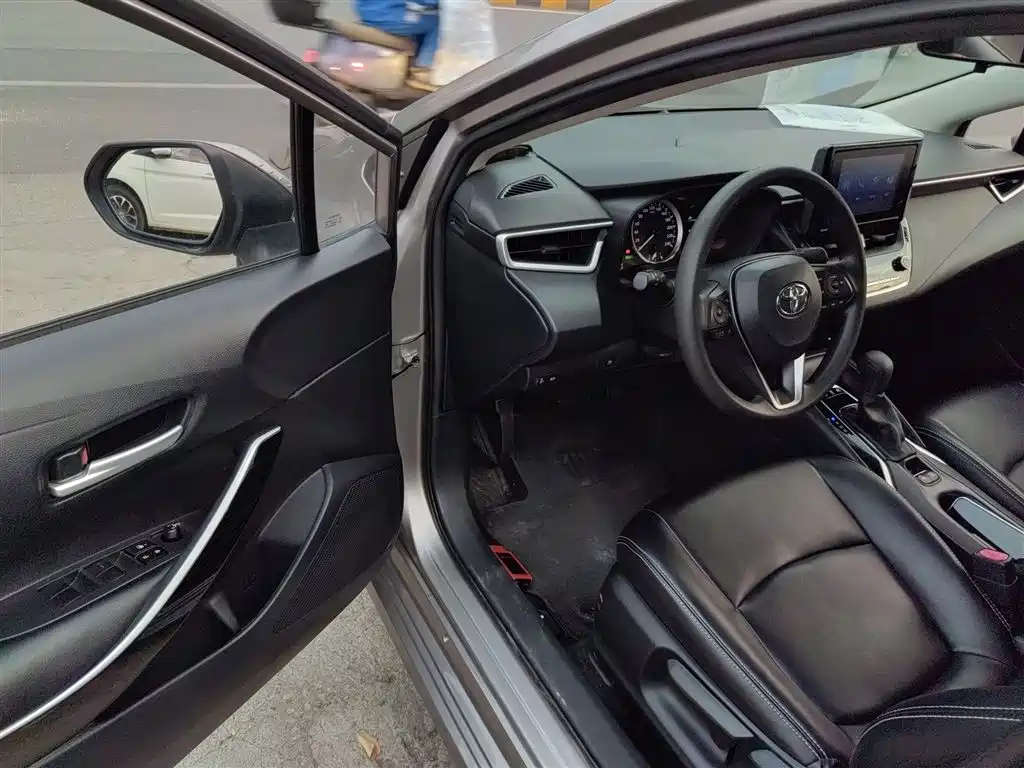 Toyota Corolla 2021 Hybrid 1.8L E-CVT Pioneer Edition фото 13