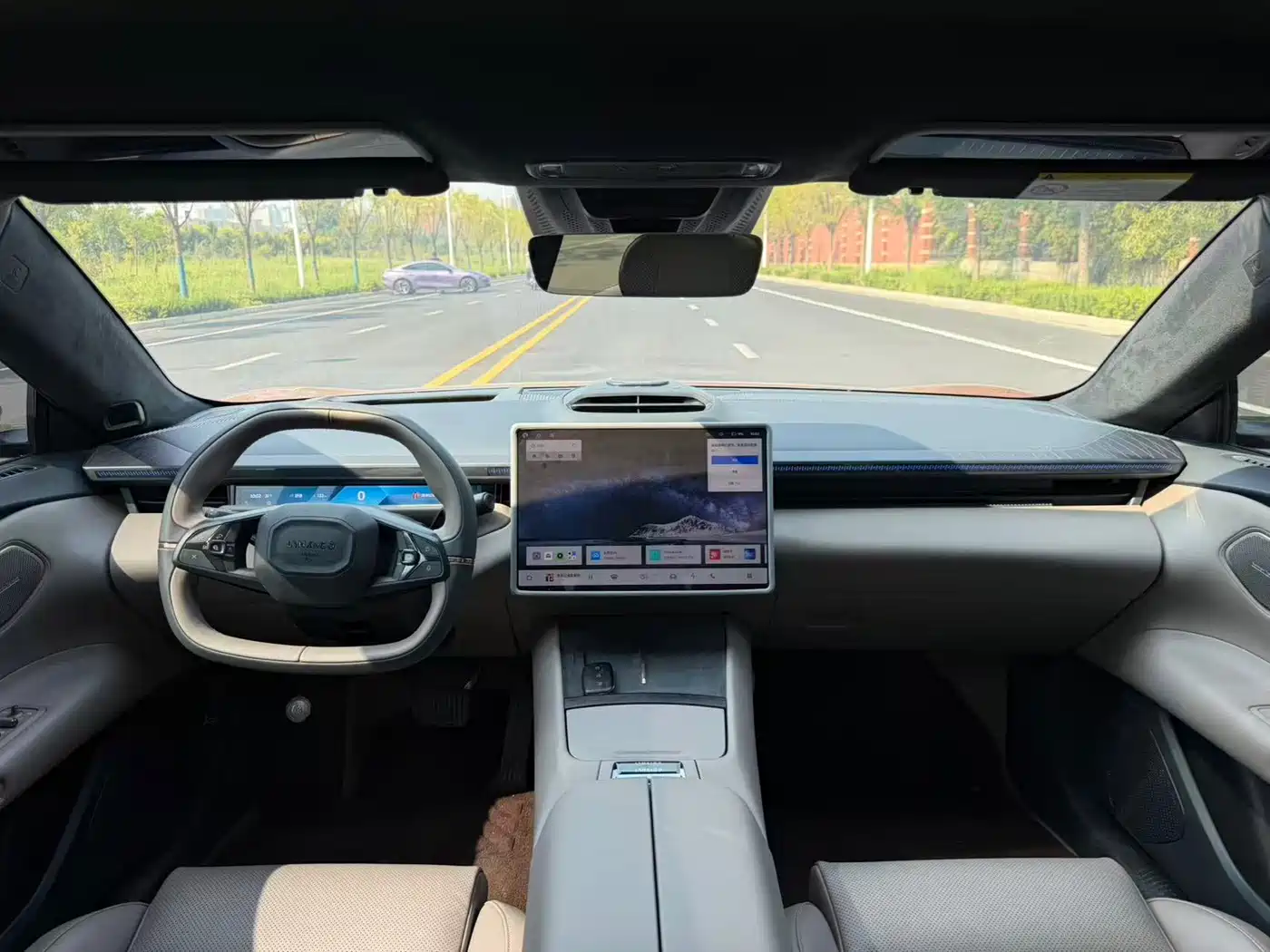 2025 Lynk & Co Z10