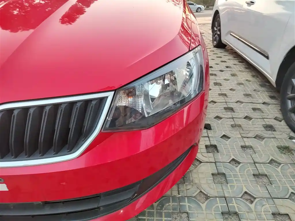 Škoda Fabia 2017 1.4L Auto Car Enjoy Edition фото 19