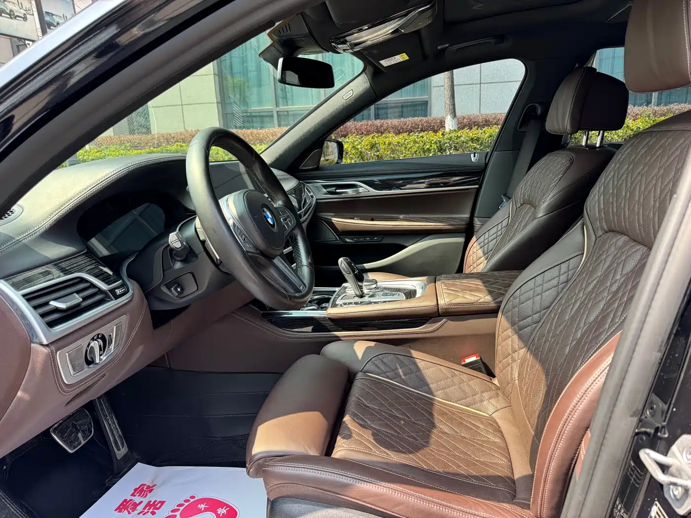 BMW 7 Series 2022 740Li Exclusive M Sport Package фото 8