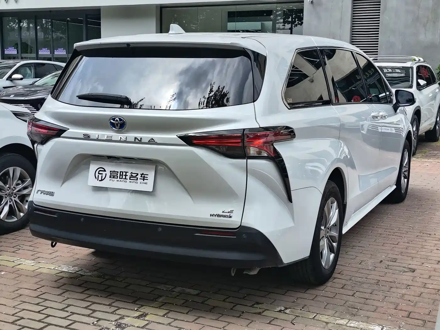 Toyota Sienna 2023 2.5L Hybrid Comfort Edition фото 5
