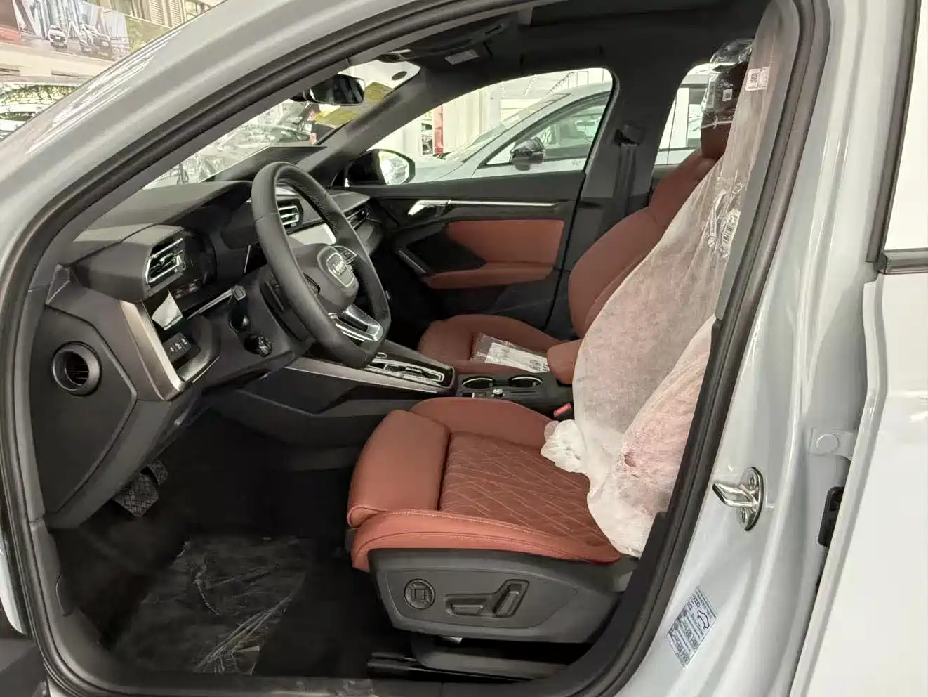 Audi A3 2025 Model Sportback 35TFSI Flying Premium + Luxury Selection Package (Southern Edition) фото 5