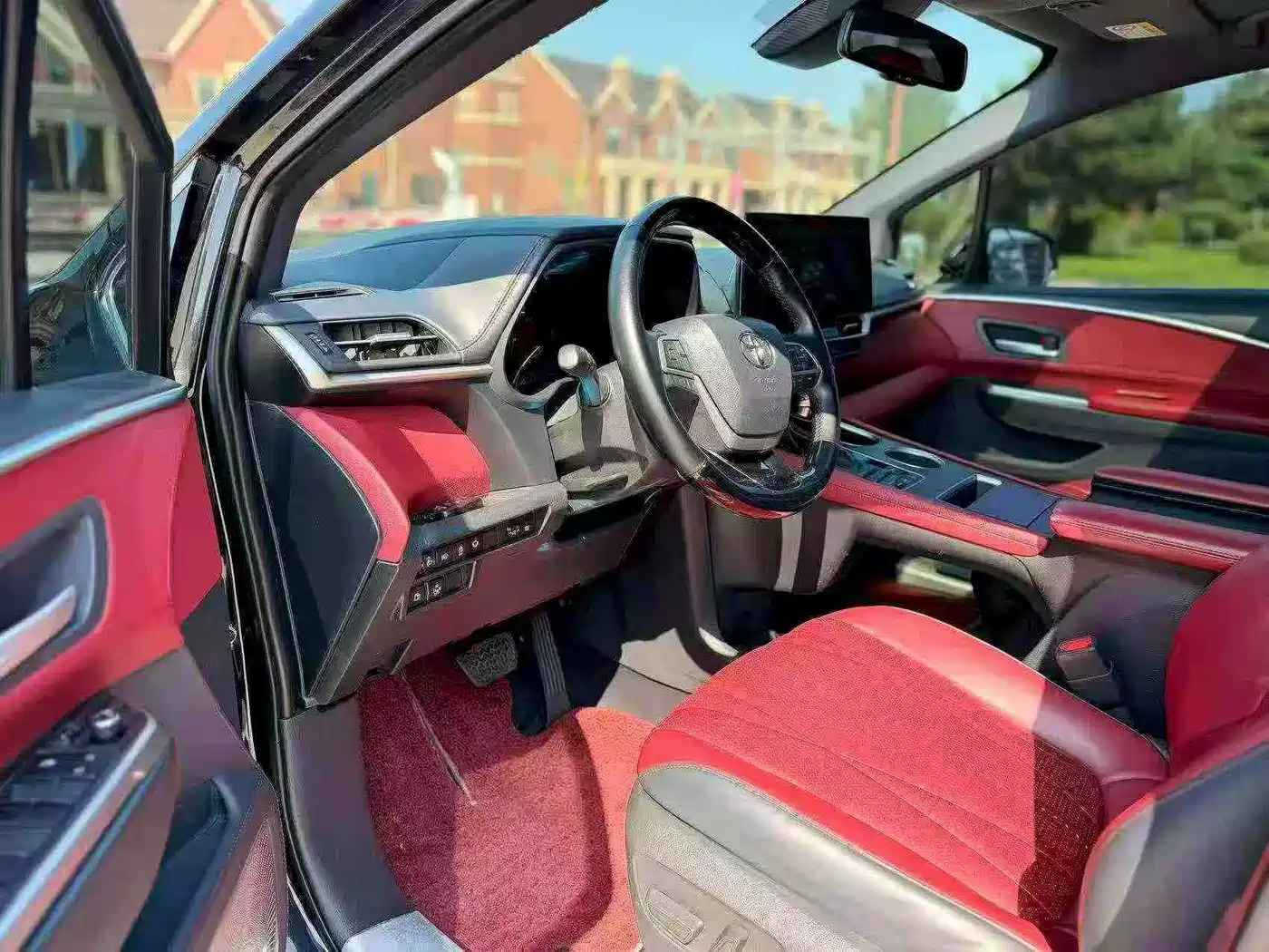 Photo 4 - Toyota Sienna