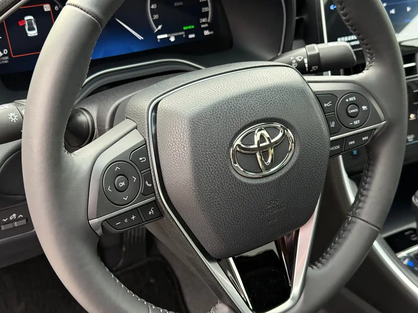 Toyota Avalon 2023 2.0L XLE Premium Edition фото 8