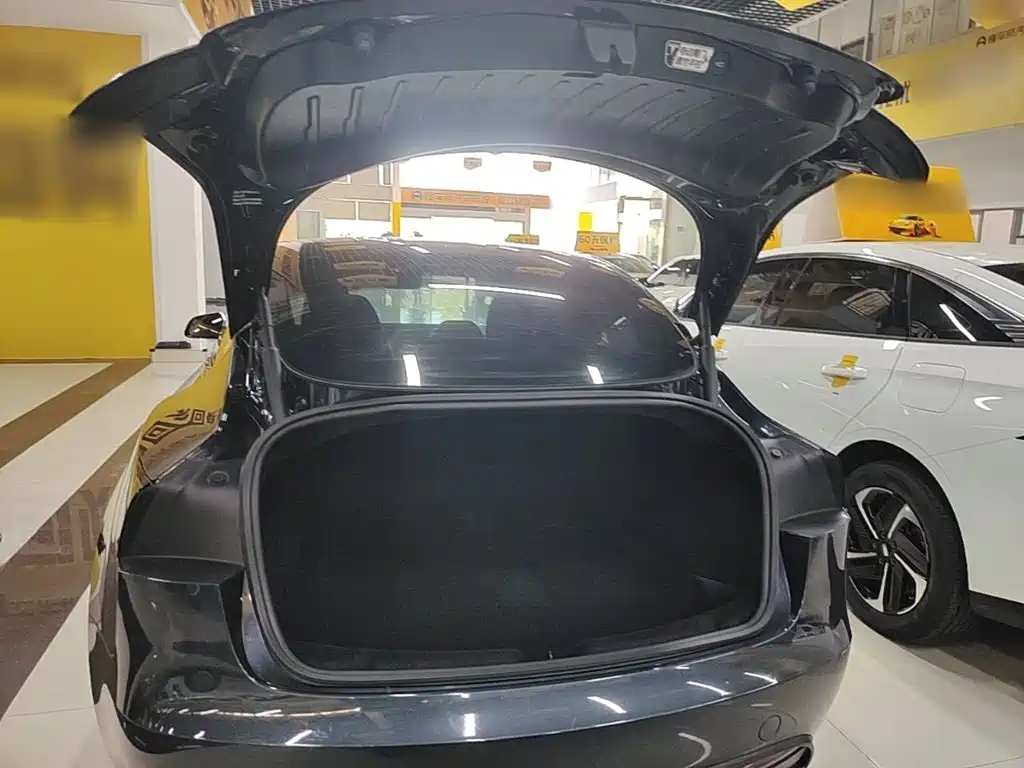 Фото 19 - Tesla Model 3