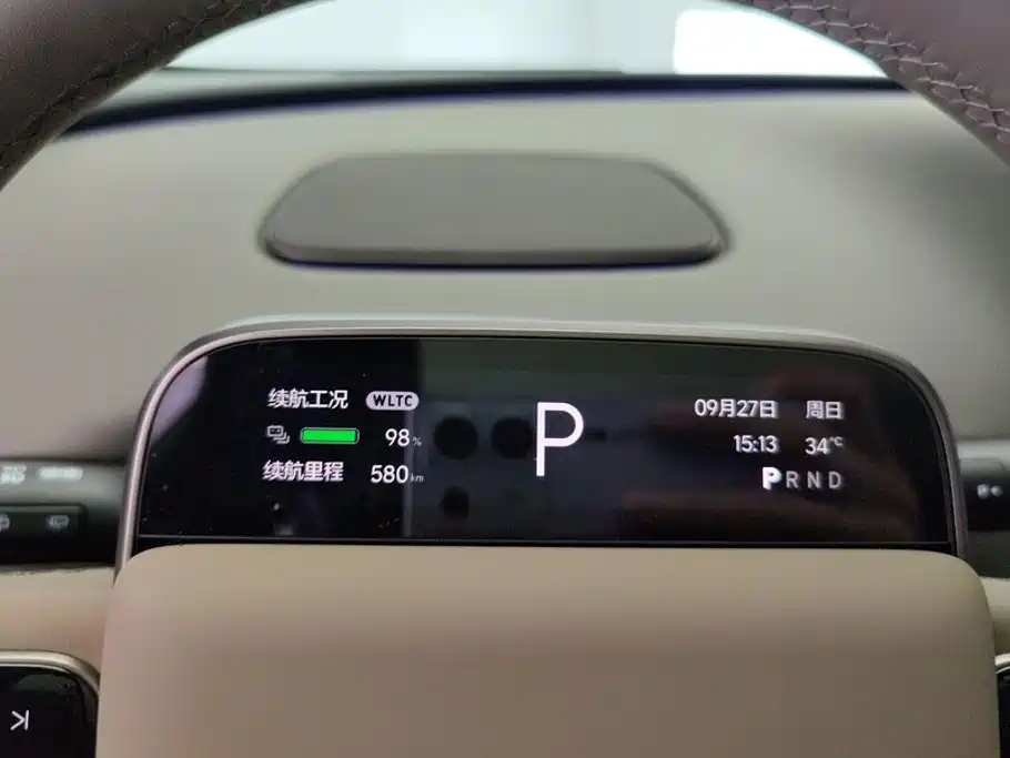 Фото 14 - Li Auto i6