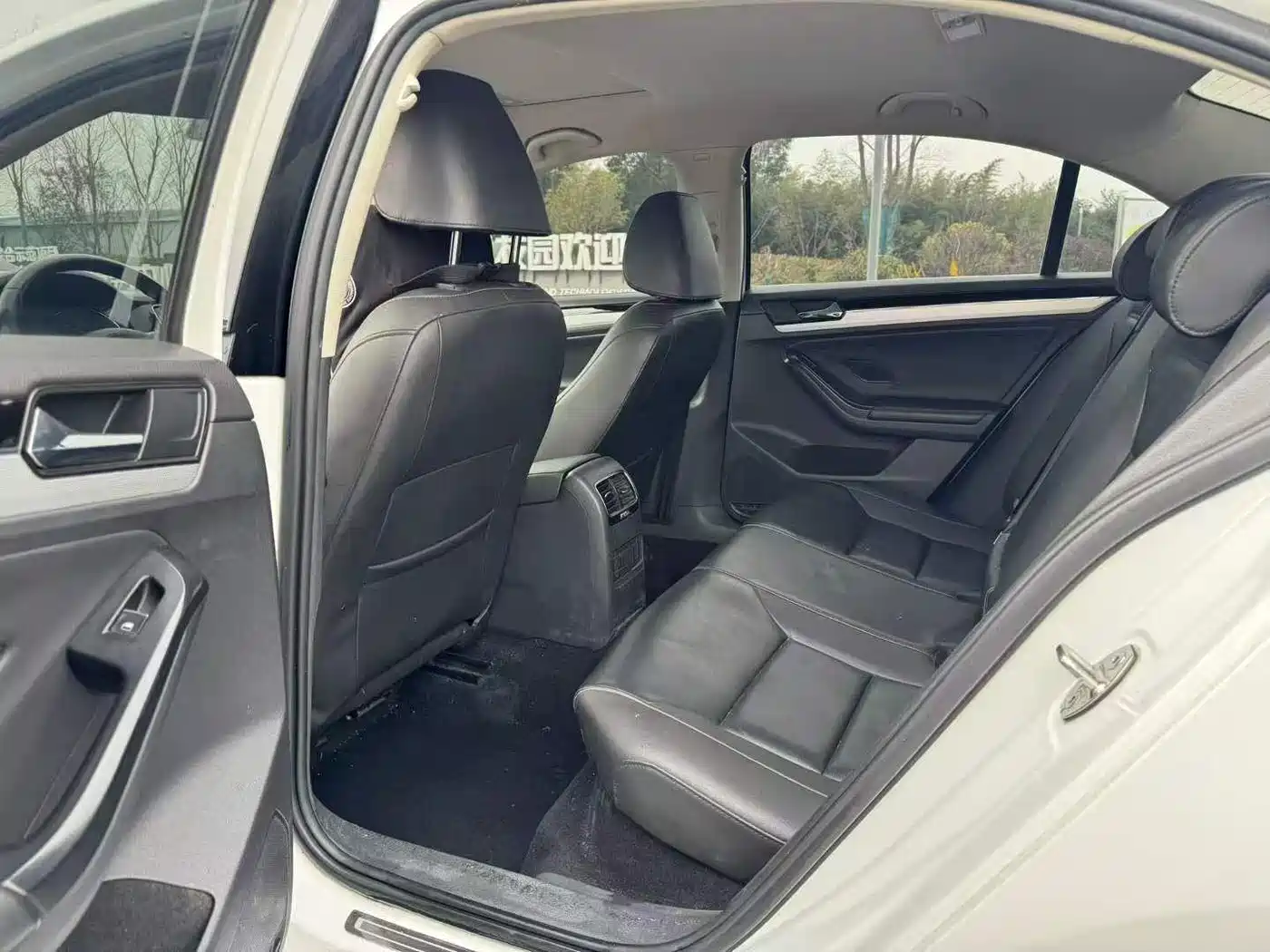 Volkswagen Sagitar 2015 1.6L Automatic Comfort фото 8