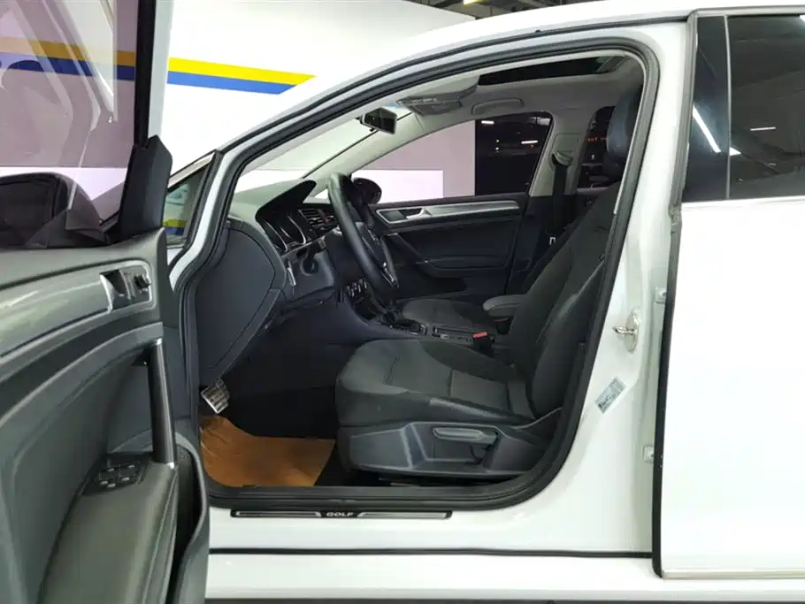 Volkswagen Golf 2018 230TSI Automatic Comfort фото 9