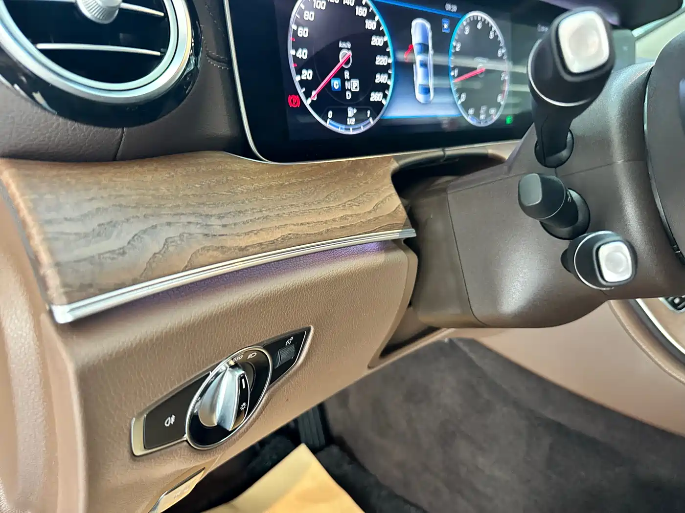 Mercedes-Benz E-Class 2018 E 300 L Luxury фото 8