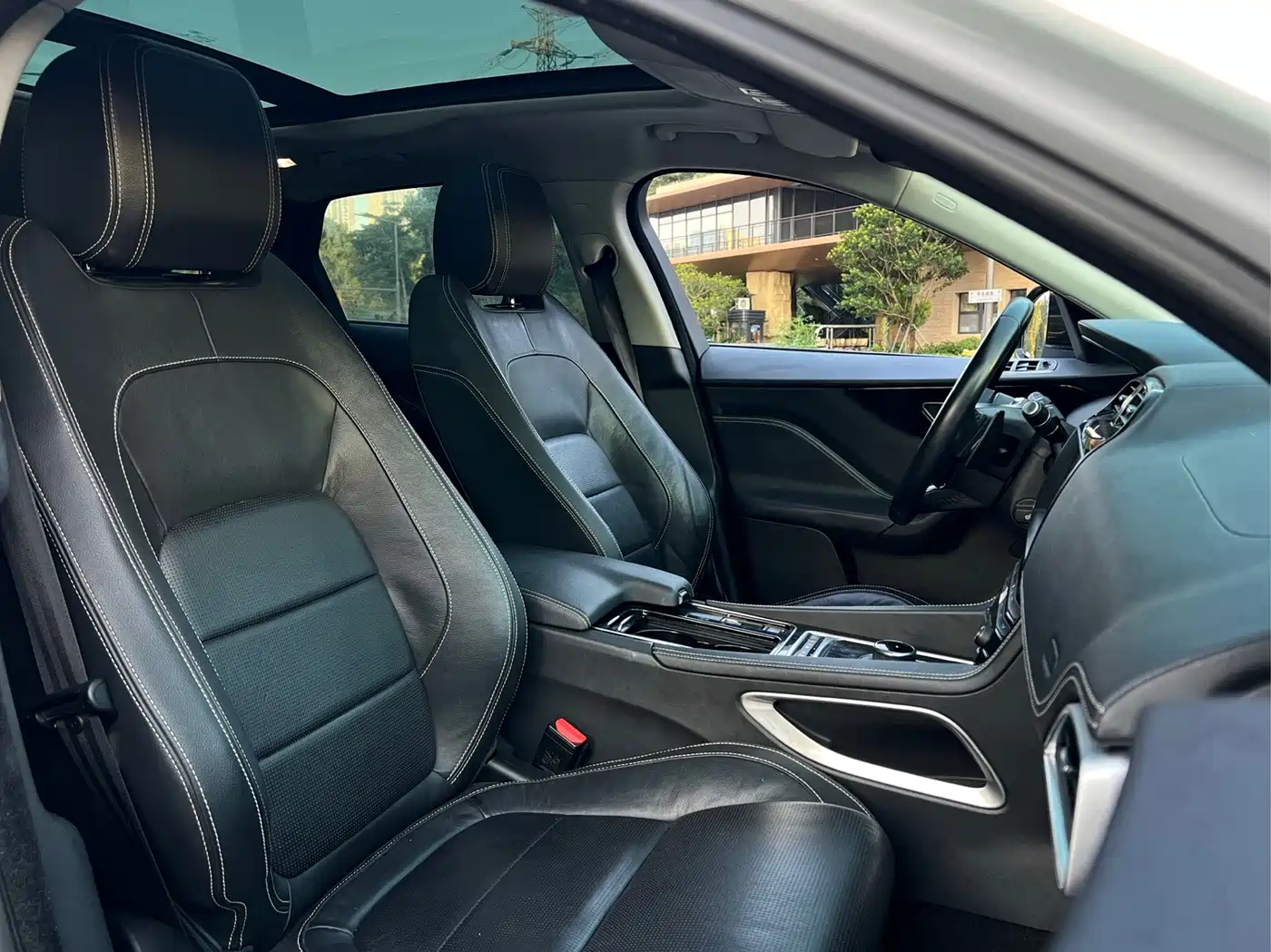 Фото 7 - Jaguar F-PACE