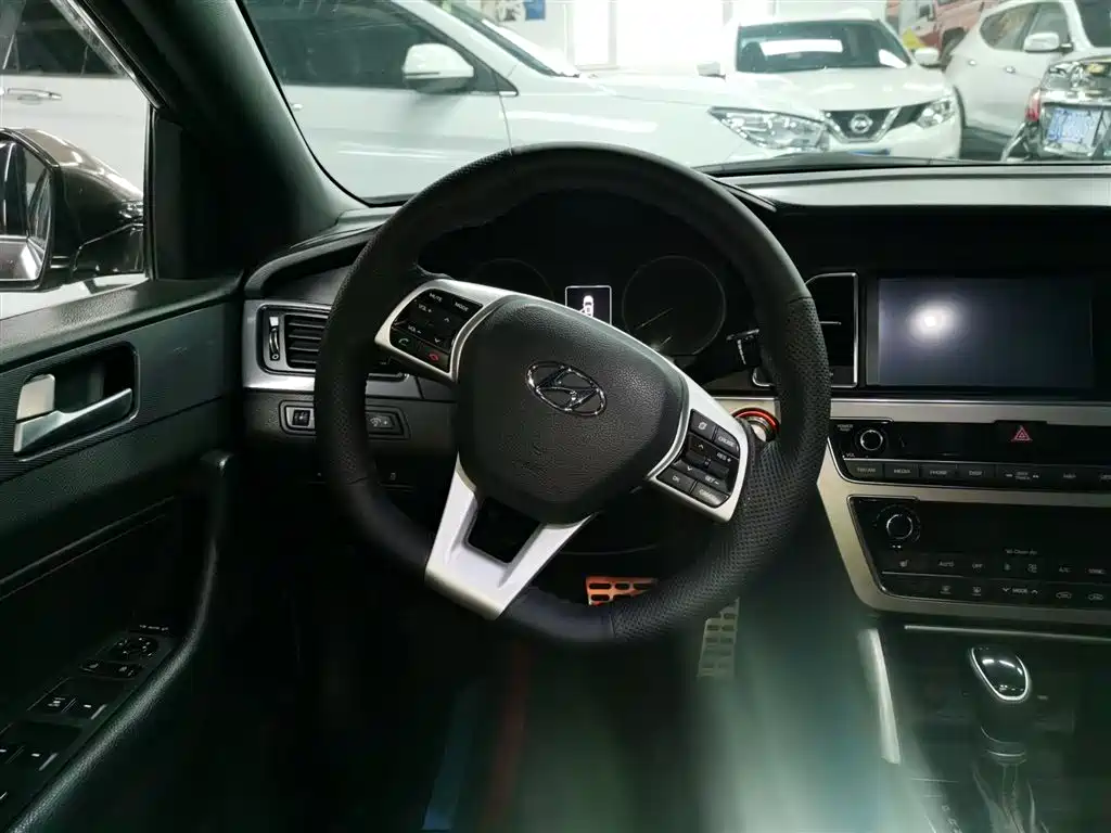 Hyundai Sonata 2015 1.6T GLS Smart фото 11