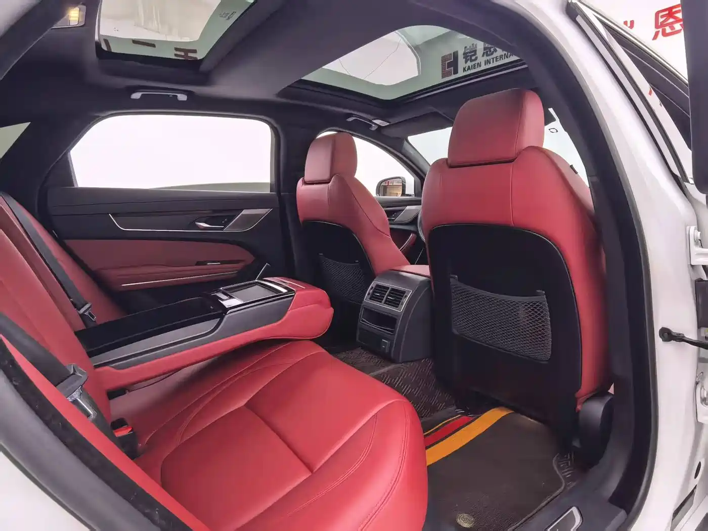 Photo 9 - Jaguar XFL