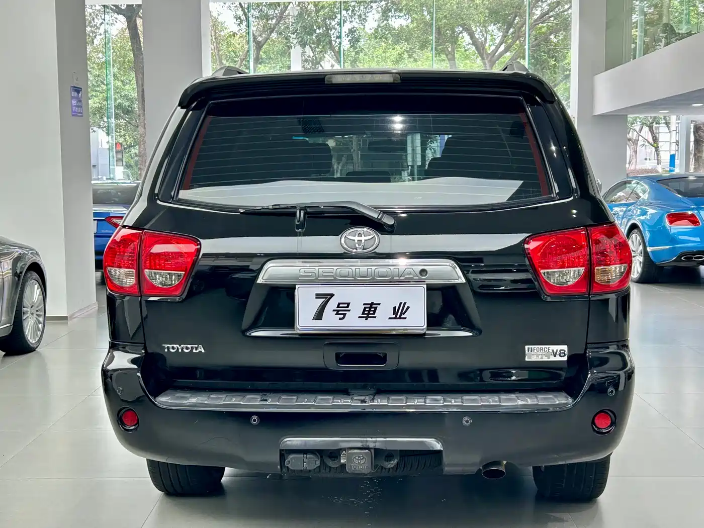 Toyota Sequoia 2010 5.7 Platinum Edition фото 18