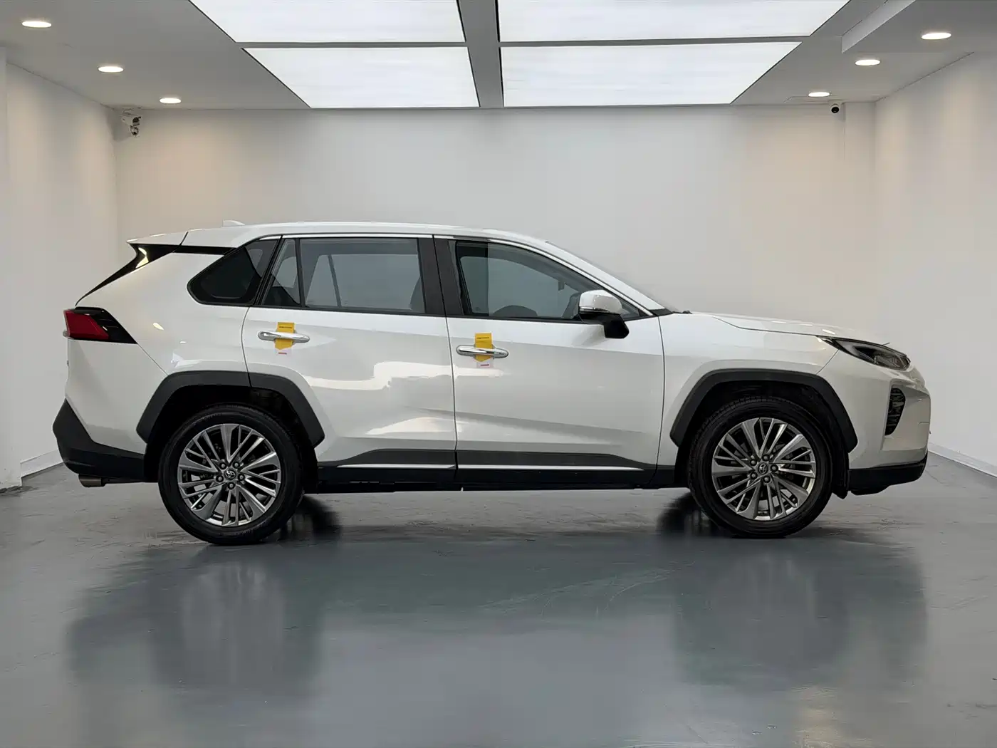 Toyota Wildlander 2020 2.0L CVT 2WD Luxury Edition фото 7