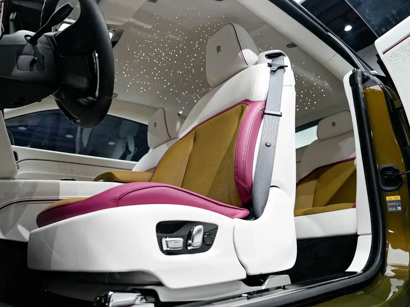 Rolls-Royce Spectre 2024 Standard Model фото 32